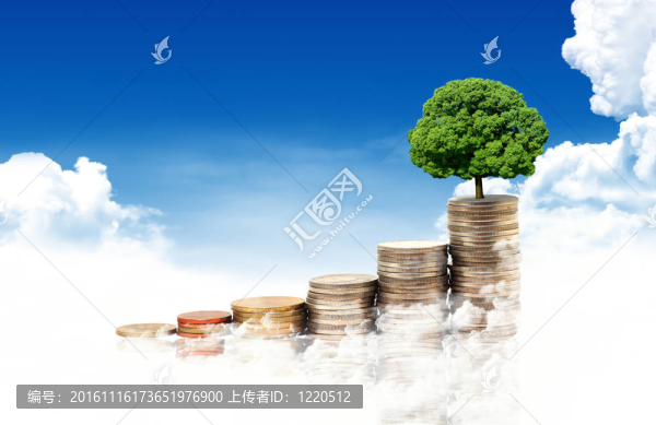 投資。概念圖。和許多硬幣在藍(lán)色的天空背景
