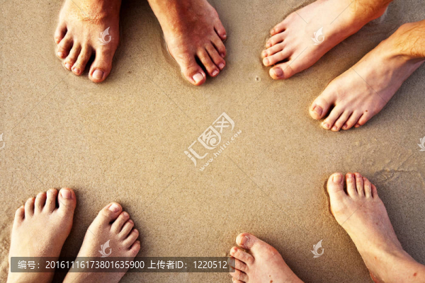 家庭的飼料；父親；母親和兩個(gè)太陽(yáng)在桑迪