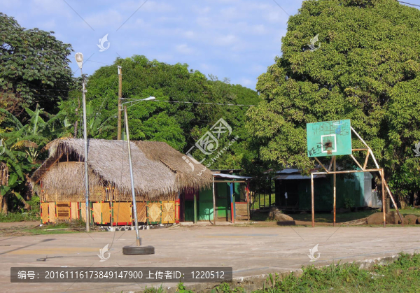 茅草屋頂?shù)牟蛷d酒吧玉米島nicaragu籃球場(chǎng)