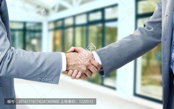 合同簽署后簽署合作伙伴握手照片