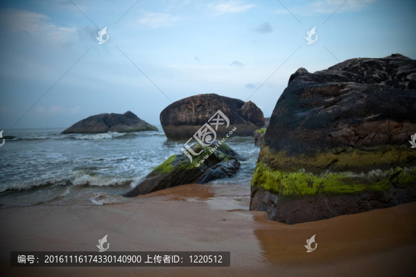 巖石的海灘
