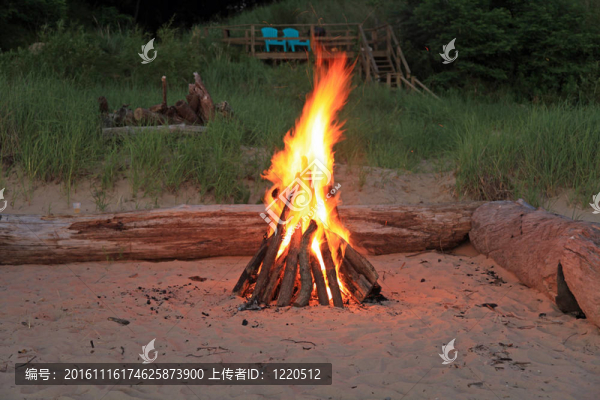 請在海灘上的篝火