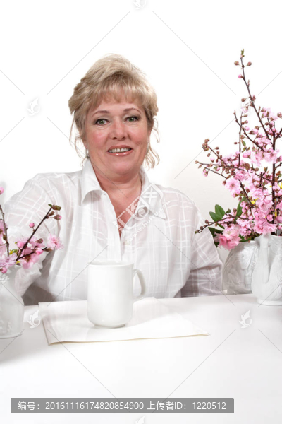 春天的白人-匯圖網(wǎng) www.fosd68.com 春天的白人