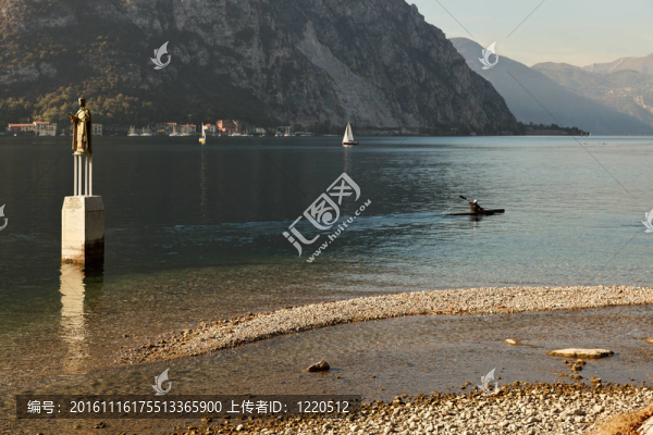 皮劃艇在科莫湖在意大利萊科