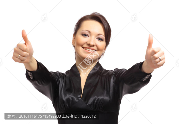 快樂的年輕女子在白色背景下的歡樂與自由中舉手