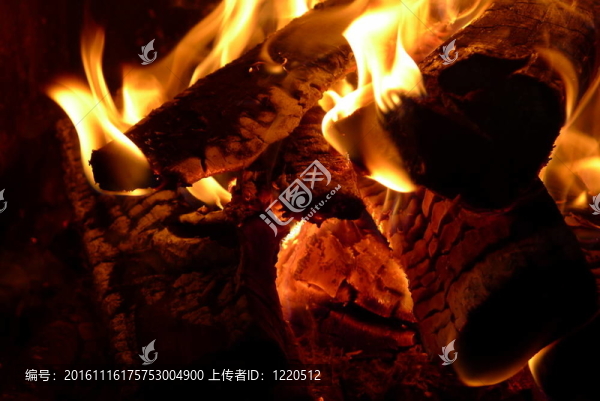 燃燒的柴堆