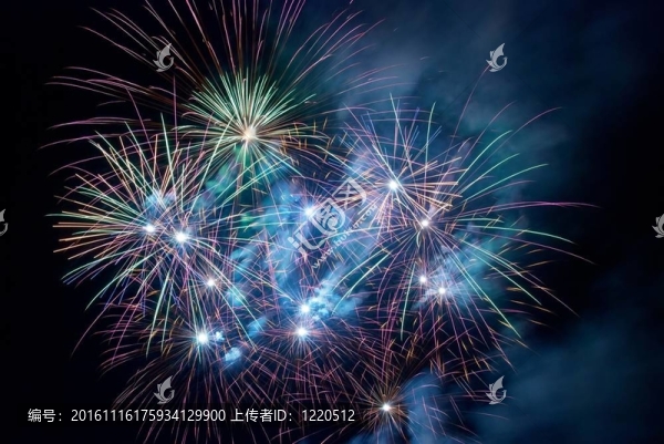 煙花；致敬。