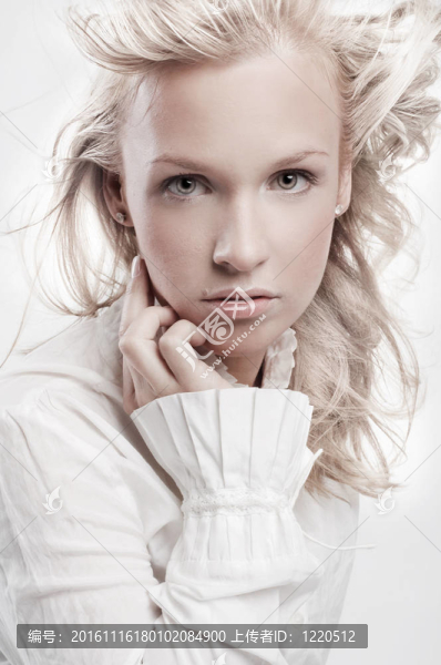 漂亮金發(fā)女人時(shí)尚發(fā)型-匯圖網(wǎng) www.fosd68.com 漂亮金發(fā)女人時(shí)尚發(fā)型