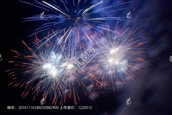 煙花；致敬。