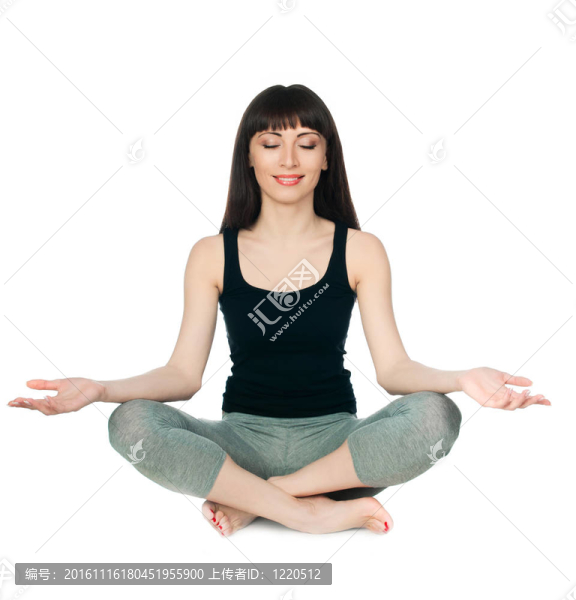 年輕女子坐瑜伽姿勢