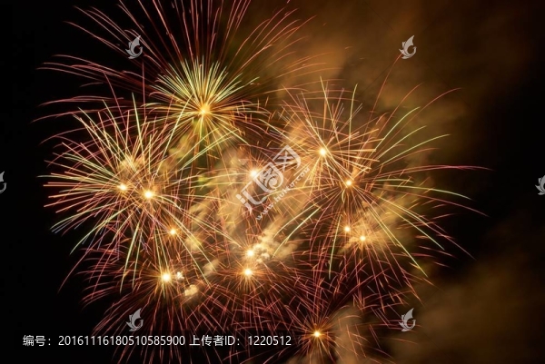 煙花；致敬。