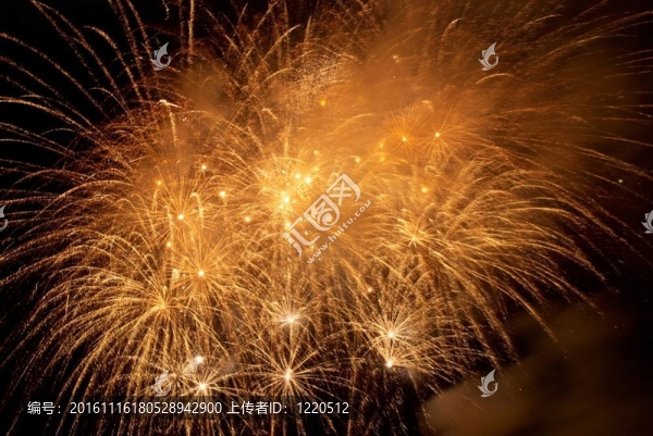 煙花；致敬。