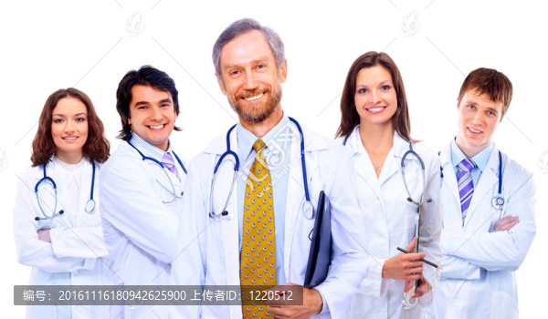 一群面帶微笑的同事站在一起