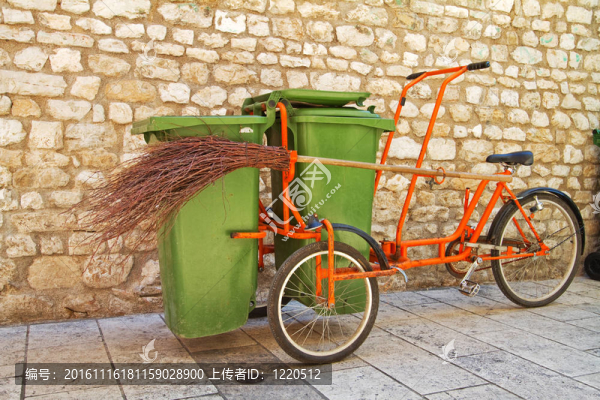 垃圾車。