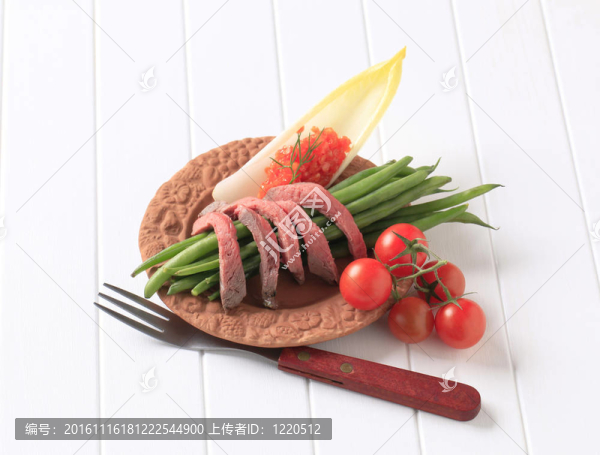 烤牛肉和蔬菜帶