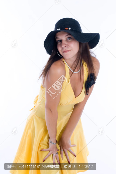 穿黃色衣服的漂亮女人