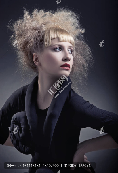 現(xiàn)代發(fā)型女性