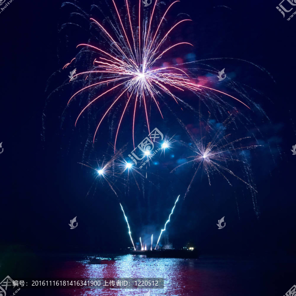 煙花爆竹；敬禮