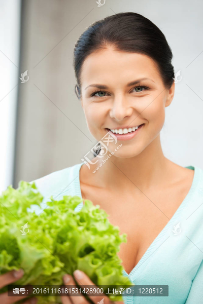 廚房里的漂亮女人
