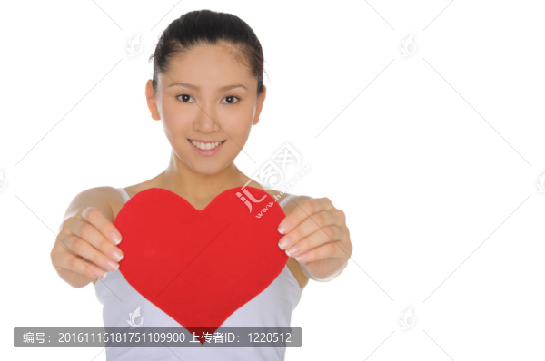 美麗的亞洲女人伸出的心