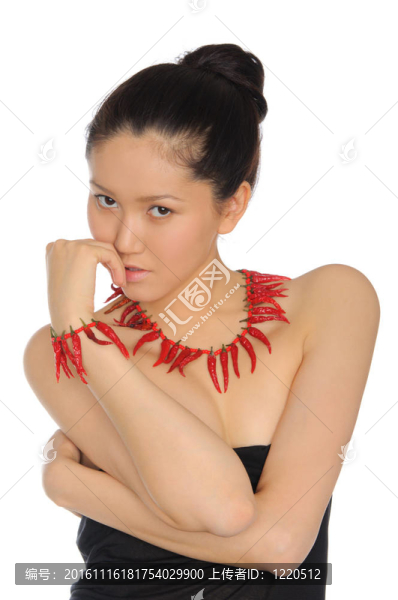 帶紅辣椒珠寶的亞洲女人
