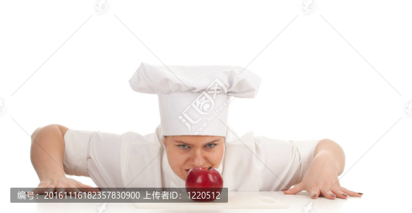 嚴(yán)肅胖女廚師白色制服和帽子與紅蘋果；系列