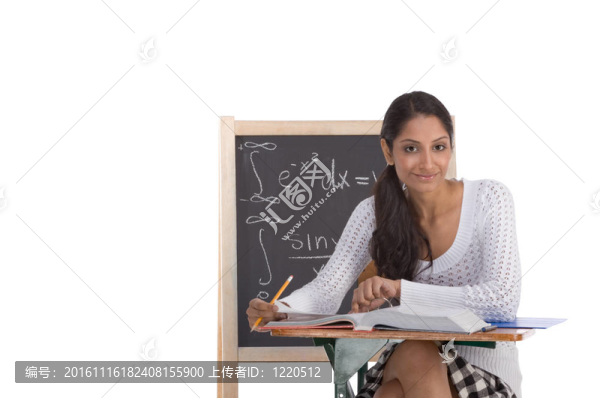 印度大學(xué)生女子學(xué)習(xí)數(shù)學(xué)考試