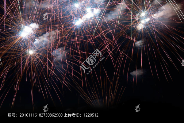 煙花；致敬。