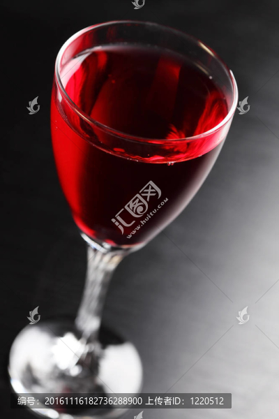 一杯紅葡萄酒