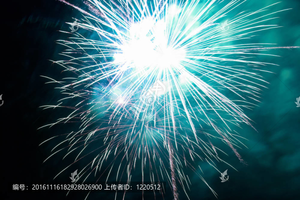 煙花；致敬。