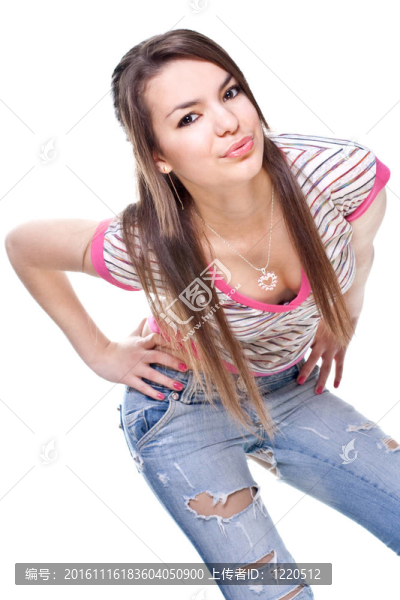 戴著眼鏡的粉紅色襯衫的女人
