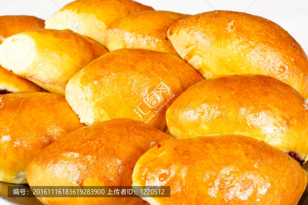 傳統(tǒng)俄羅斯白菜餡烤糕點(diǎn)