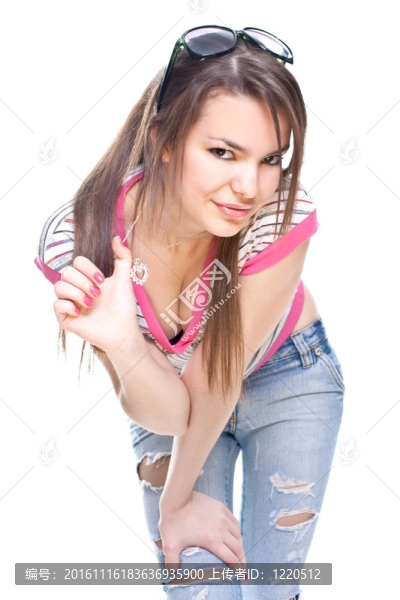 戴著眼鏡的粉紅色襯衫的女人
