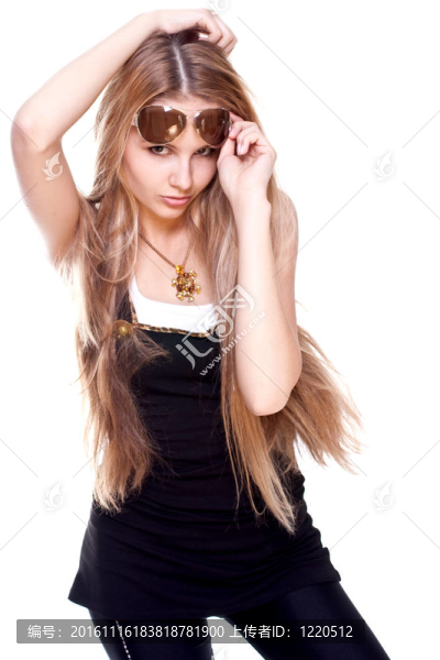 穿著眼鏡的漂亮女人