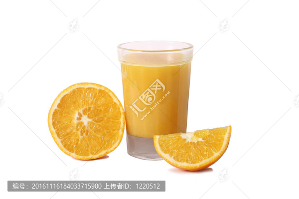 用橙色的杯子里的果汁