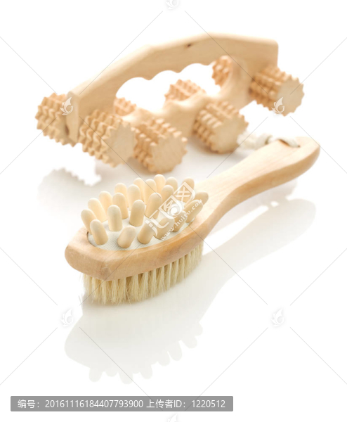 孤立的木制按摩器