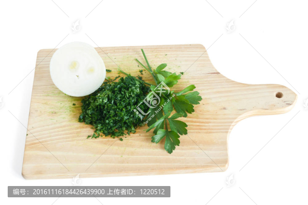 切板上的香菜和洋蔥-匯圖網(wǎng) www.fosd68.com 切板上的香菜和洋蔥