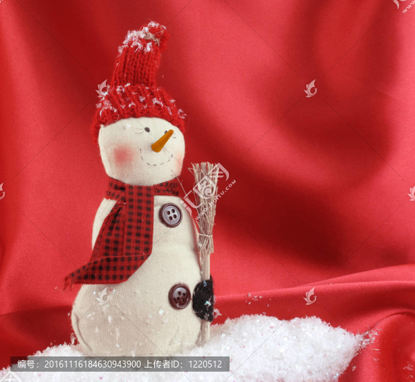 紅色緞上的雪人