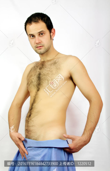 英俊的肌肉男