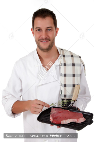 有吸引力的年輕白人男性廚師；T骨牛扒