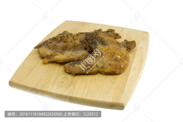 裁板上的炸排骨