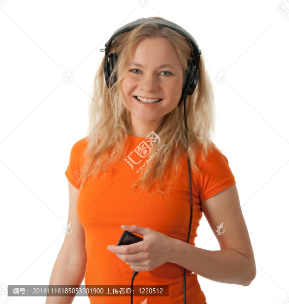 微笑的女孩帶著耳機(jī)、MP3播放器