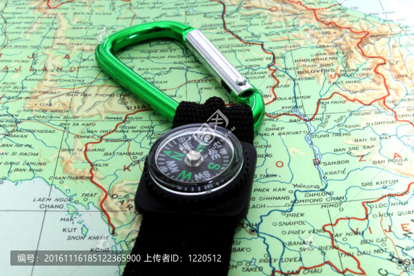 指南針登山扣