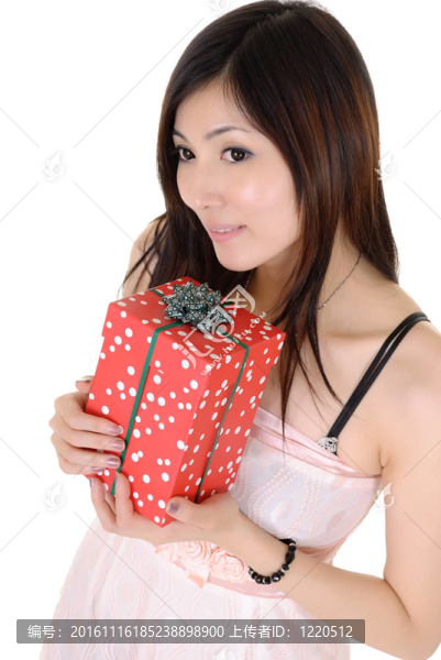 漂亮的女人拿著禮品盒