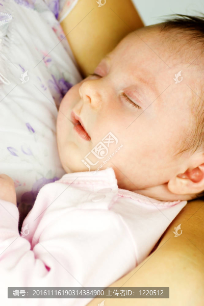 熟睡的嬰兒