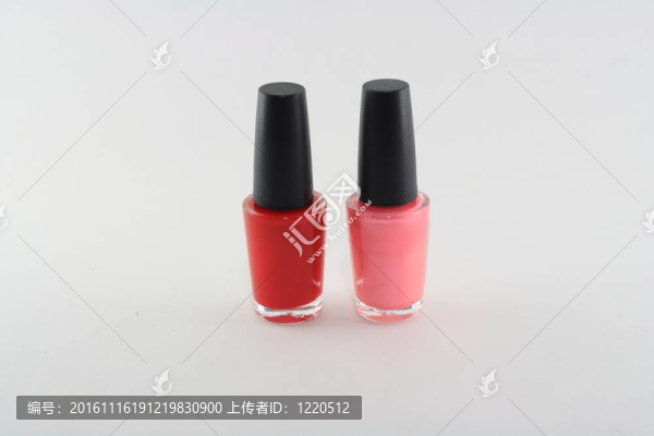 紅色和粉色指甲油