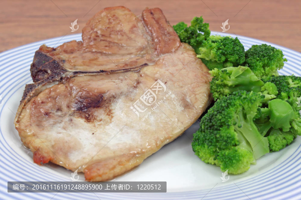 查看豬肉排骨和花椰菜