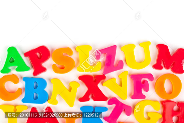 五彩繽紛的玩具字母