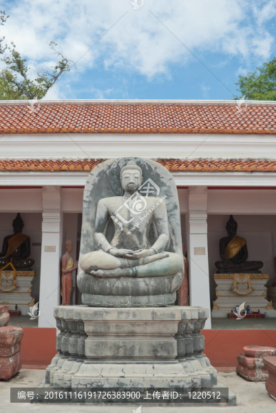 如來佛祖的雕像在瑪哈達(dá)寺woravihara；Ratchaburi