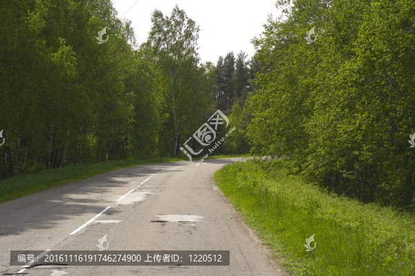 廢棄的農(nóng)村公路。
